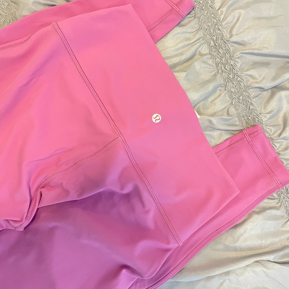 Pink lululemon wunder under leggings